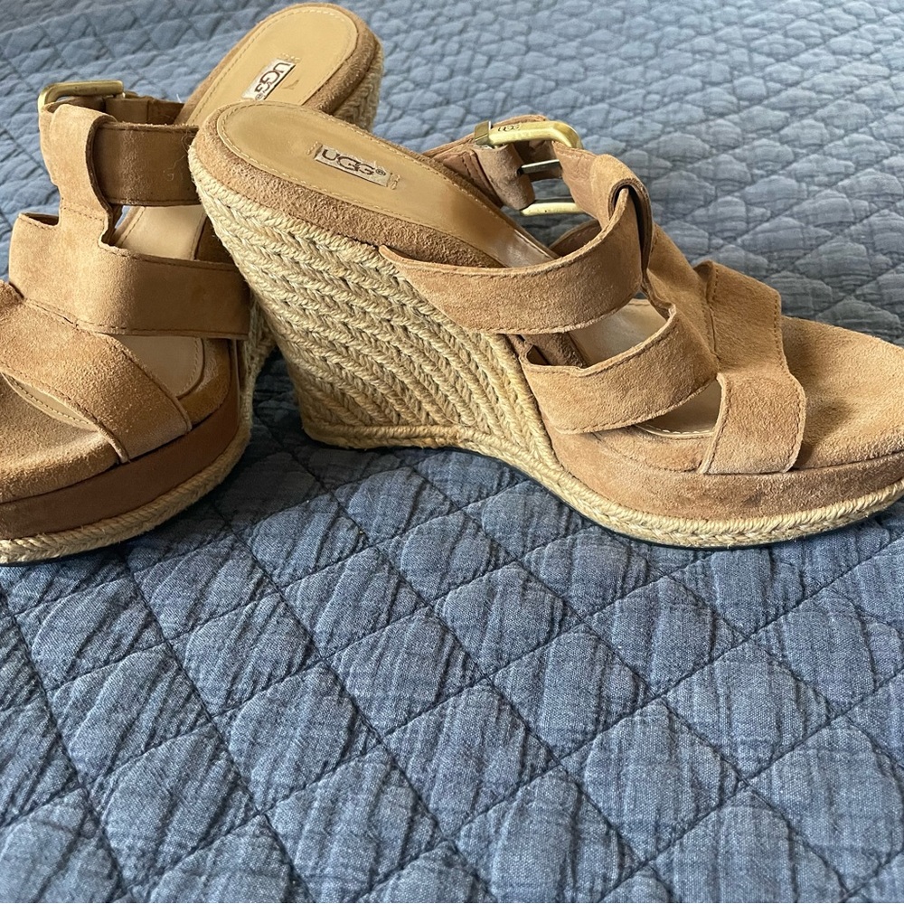 Ugg Tawnie wedge sandals. Light tan in color, In good condition. Size 6.